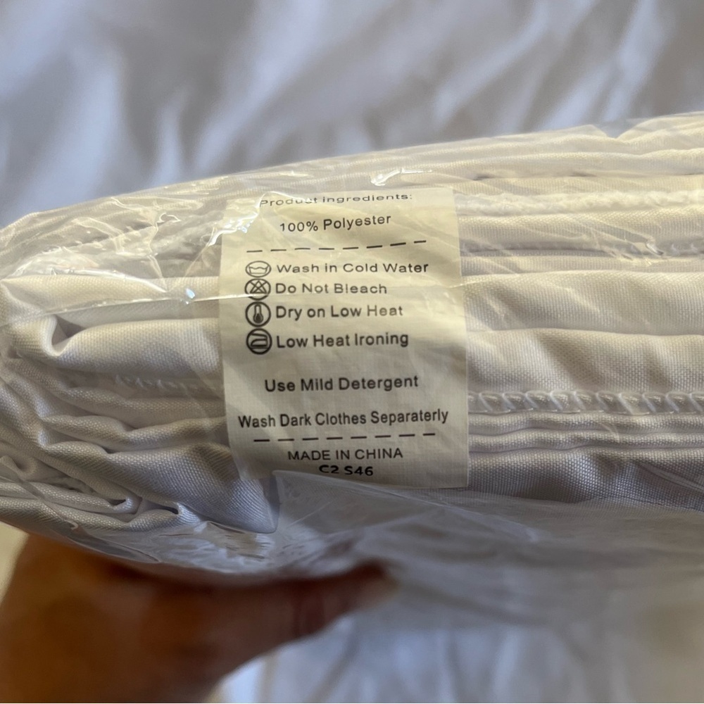 2 White Rectangle Table Cloths of 90 x 132 Inch for 8 Foot Rectangle. - Picture 2 of 9